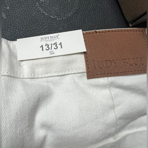 Judy Blue Jeans 13/31 - Picture 2 of 3